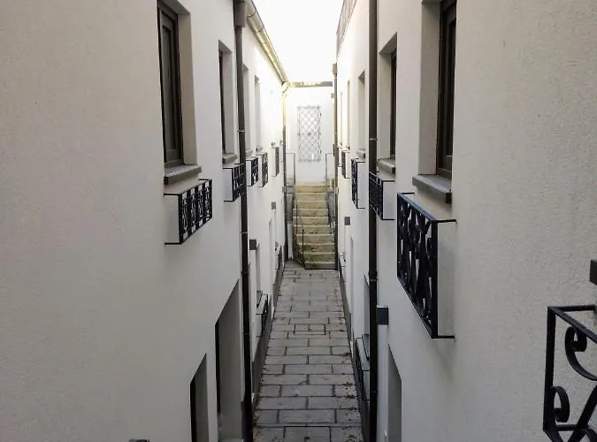 Apartment Bombarda Cinema