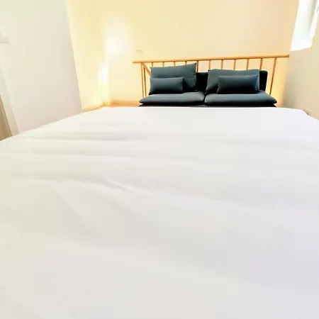 Apartment Bombarda Cinema